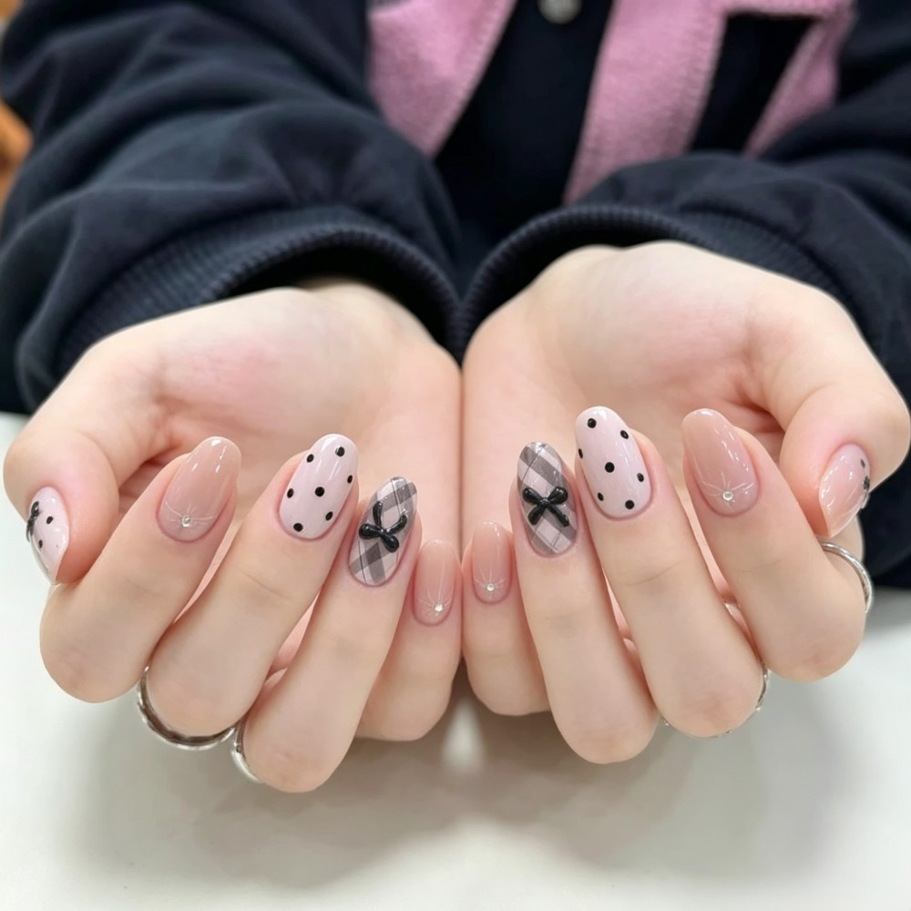 เล็บปลอมแบบกดติดลายผีเสื้อสีชม - Press On Nail Set บทวิจารณ์และราคา