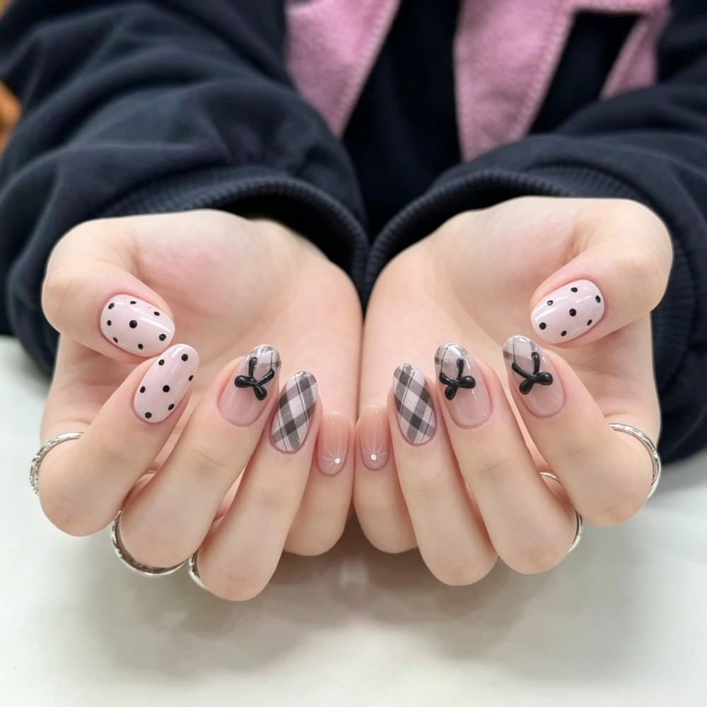 เล็บปลอมแบบกดติดลายผีเสื้อสีชม - Press On Nail Set บทวิจารณ์และราคา
