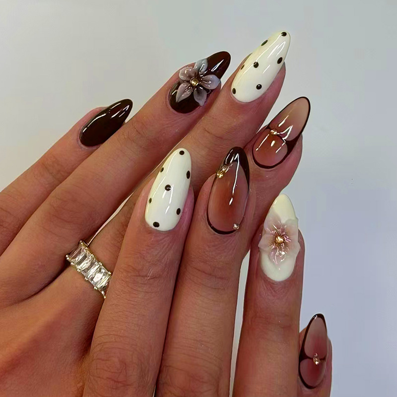ชุดเล็บปลอมแบบกดติด 24 ชิ้น ลา - Press On Nail Set บทวิจารณ์และราคา