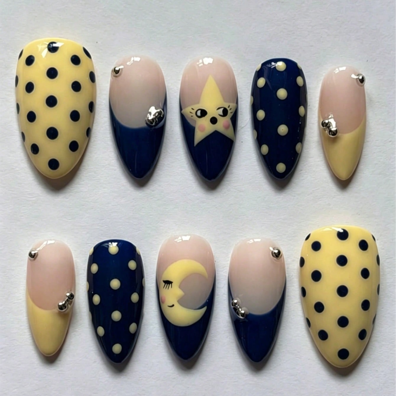 เล็บปลอมลายดาวและจุดลายโพลก้าด - Nail Art Maroon บทวิจารณ์และราคา